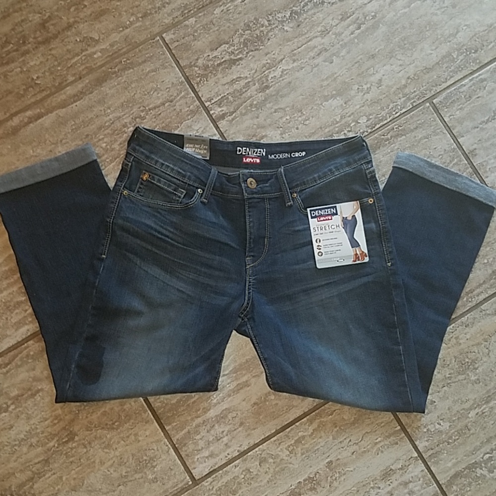 Levi's / Modern Crop Jeans Size 6